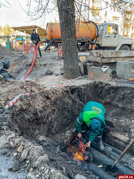 Нефункционирующая ливневая канализация стала причиной затяжного ремонта в Пскове