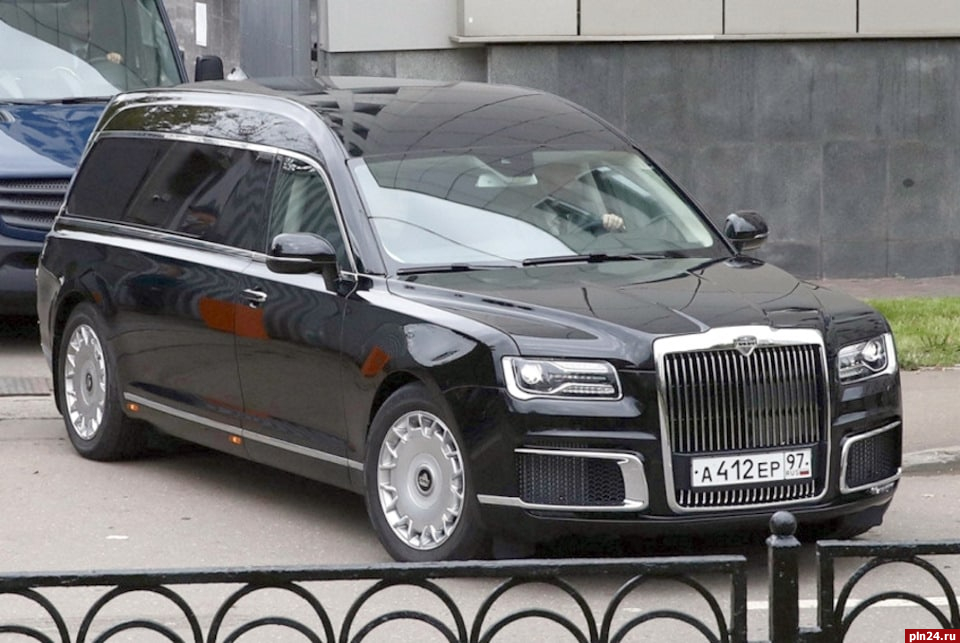 На похоронах Жириновского используют ритуальный автомобиль «Аурус Лафет»