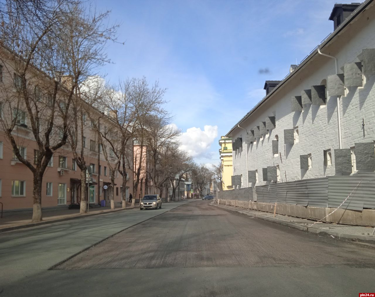 Псковичи сообщают об открытом движении на участке улицы Некрасова при знаке «тупик»