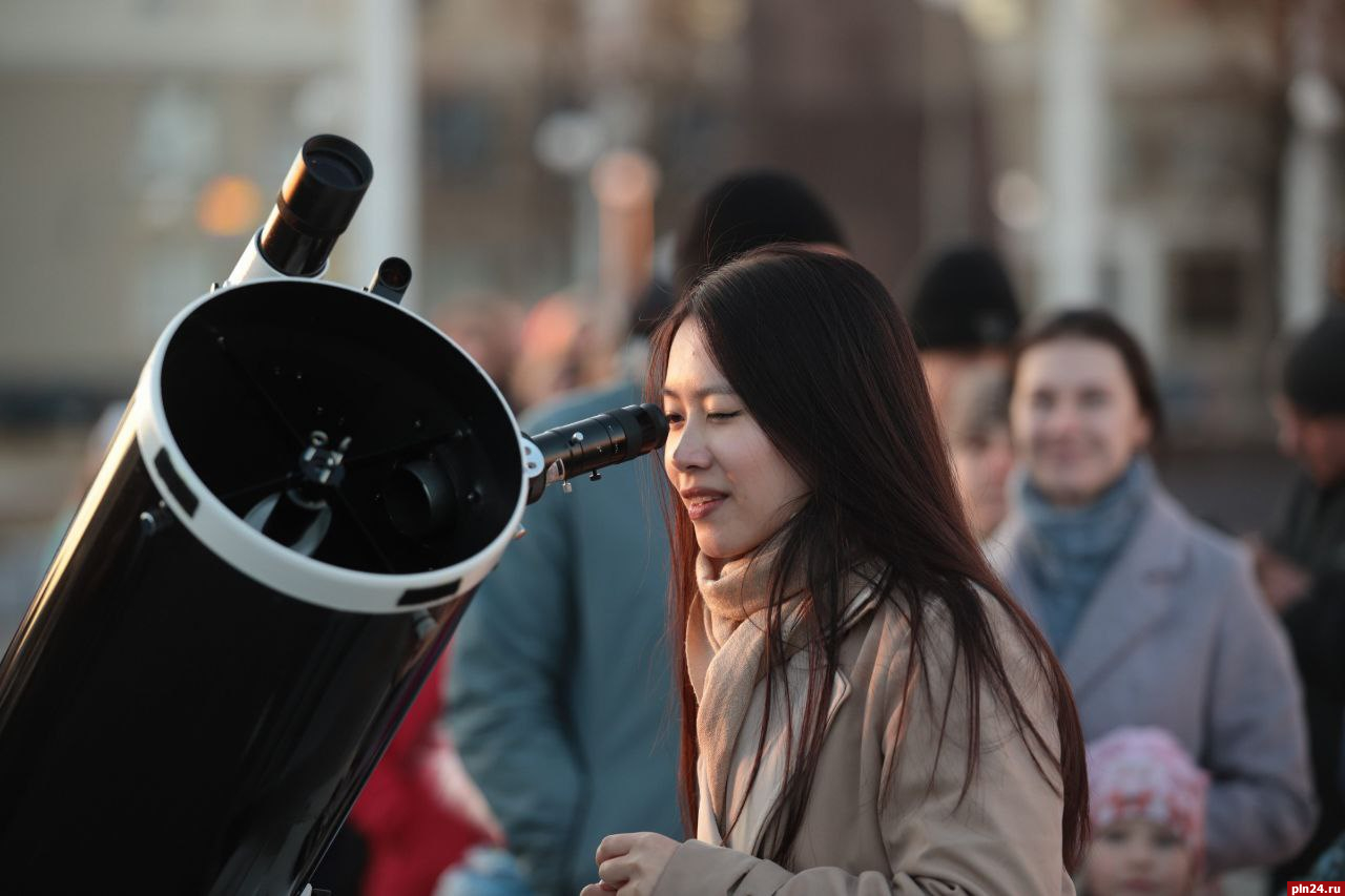 Пять телескопов установят на площади Ленина в Пскове