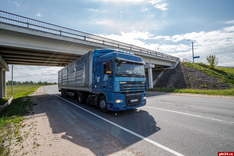 Правительство РФ закрыло въезд для перевозчиков грузов из стран, которые ввели санкции