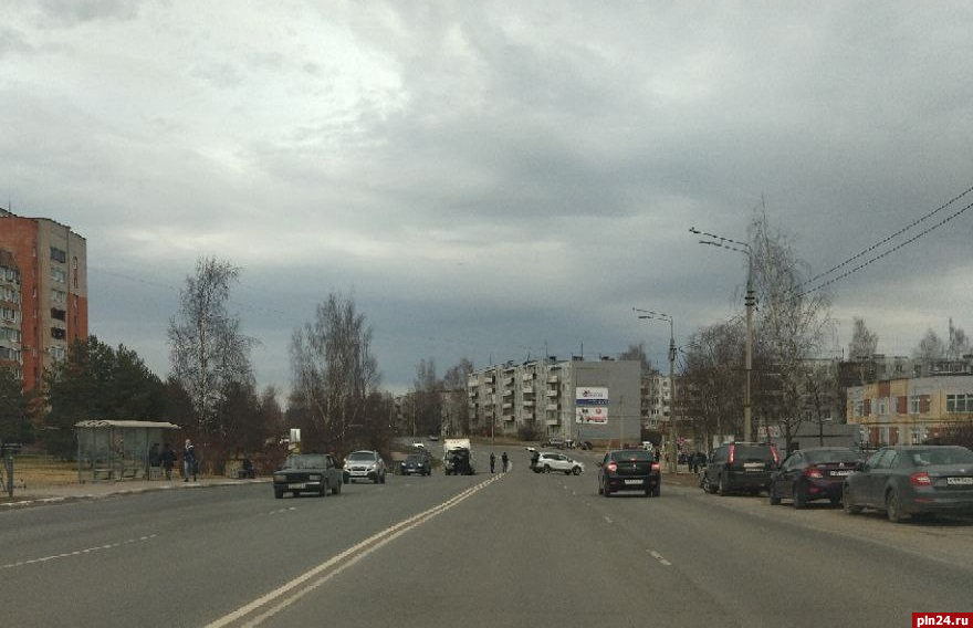 ДТП с участием «Газели» произошло на улице Коммунальной в Пскове