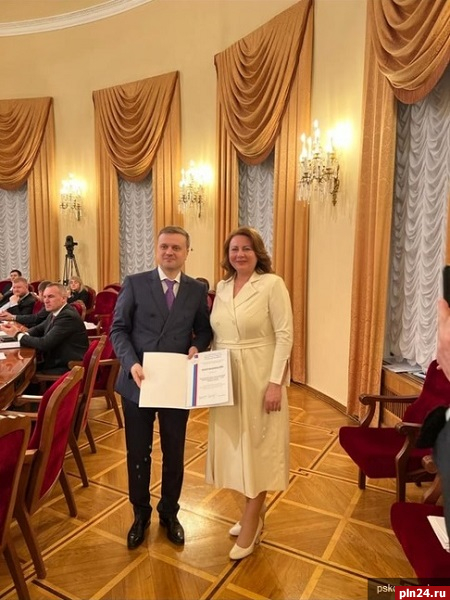 Главу Пскова Елену Полонскую наградили почетной грамотой в Москве