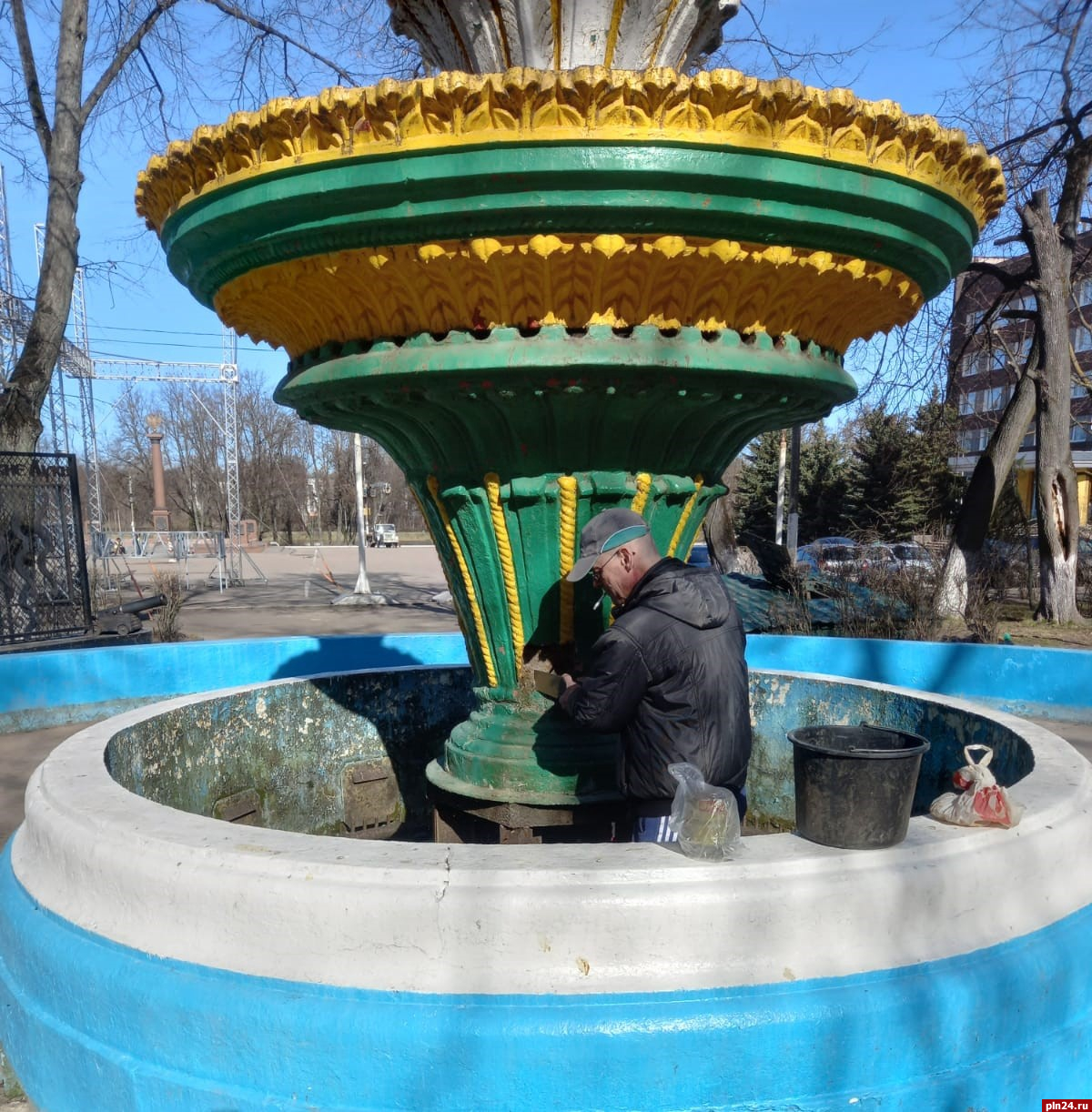 В Великих Луках готовят к запуску фонтан у центральной площади