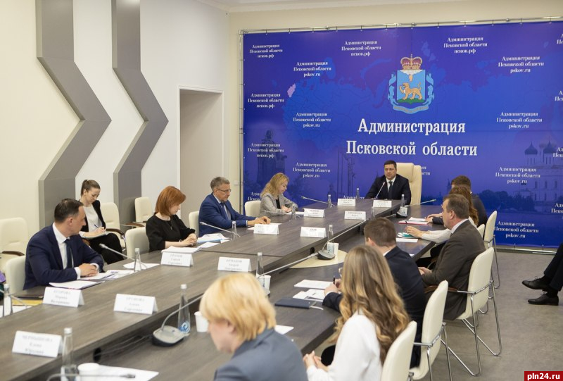 Псковский губернатор призвал глав районов «бить во все колокола» при проблемах с нацпроектами