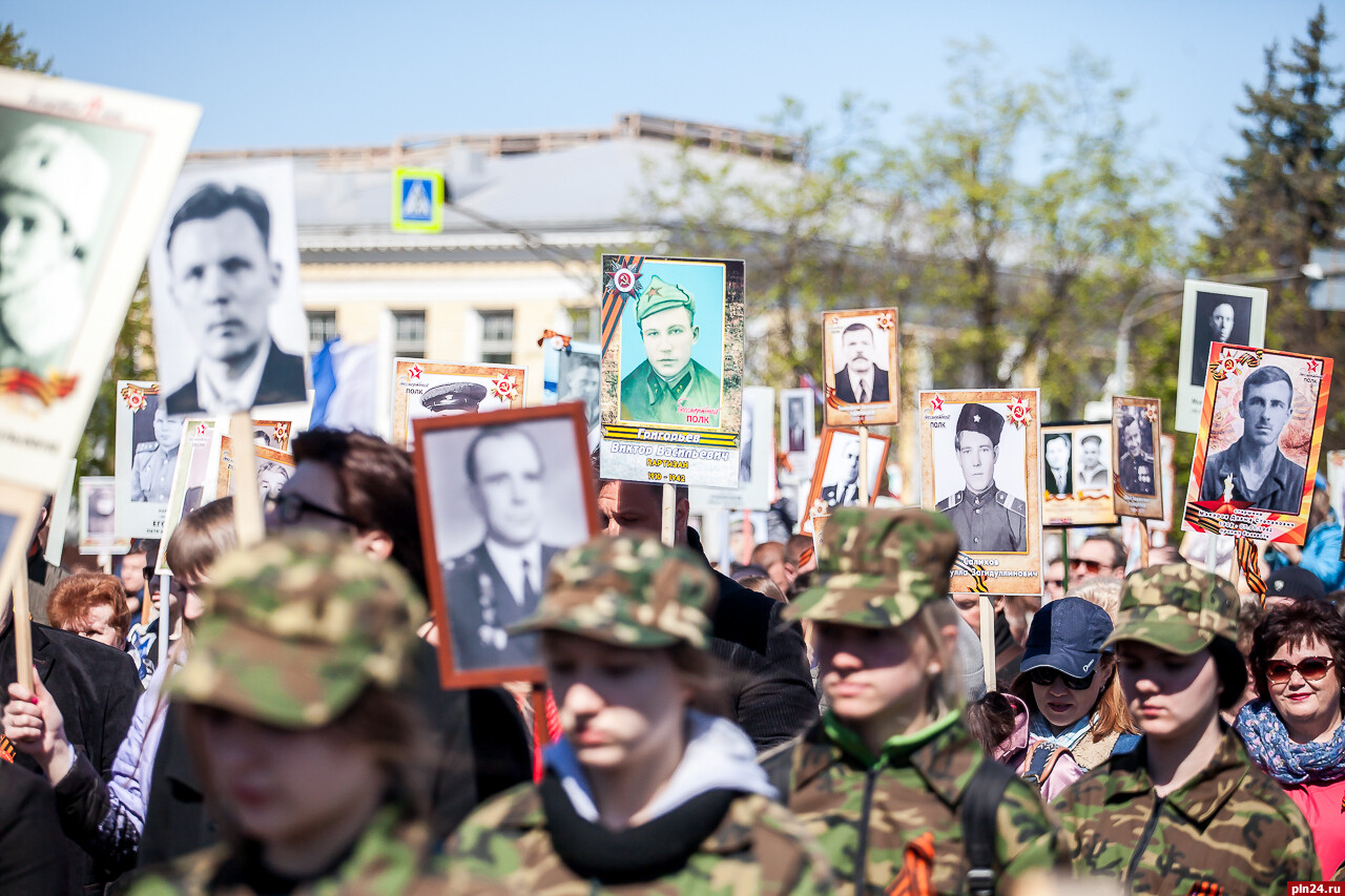 Псковичам запретили приносить на парад Победы еду и спиртное