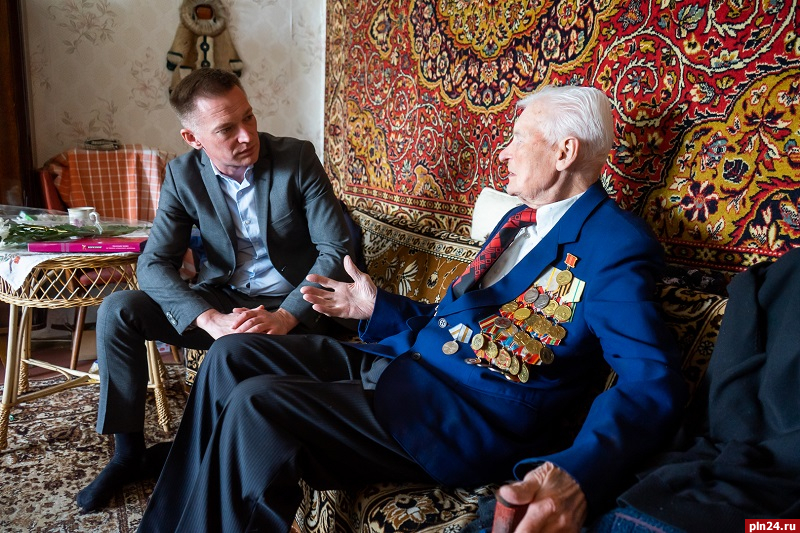 Депутат Дмитрий Барабанов навестил ветеранов Великой Отечественной войны