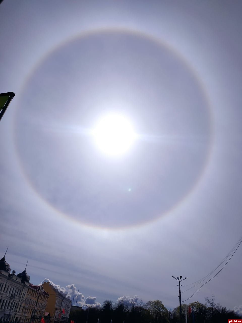 Фотофакт: Редкое природное явление в небе над Псковом