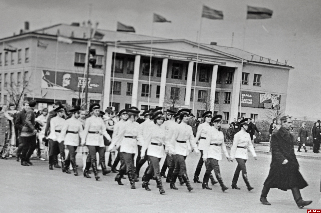 Фотографии с парада Победы 1972 года опубликовали псковские архивисты
