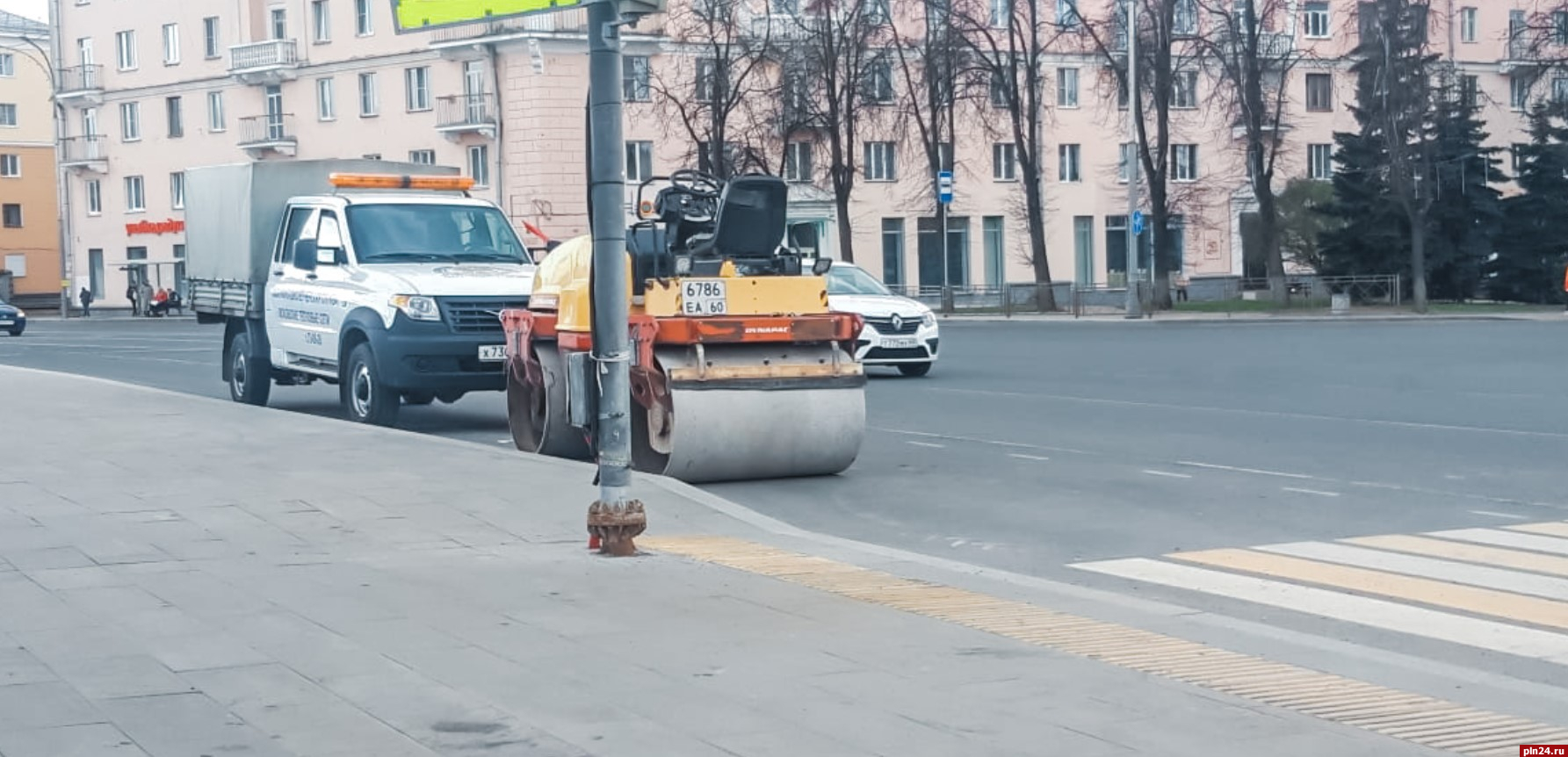 В Пскове благоустроили после ремонта участок на площади Ленина