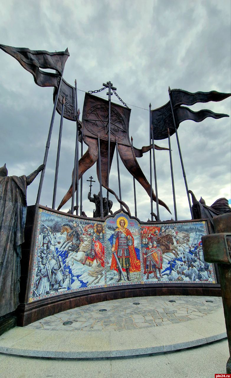 Борис Елкин рекомендовал псковичам посетить монумент Александру Невскому в Самолве