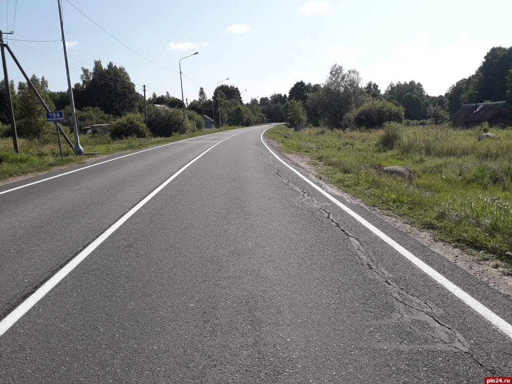 Более 50 километров трассы Р-56 обновят в Псковской области