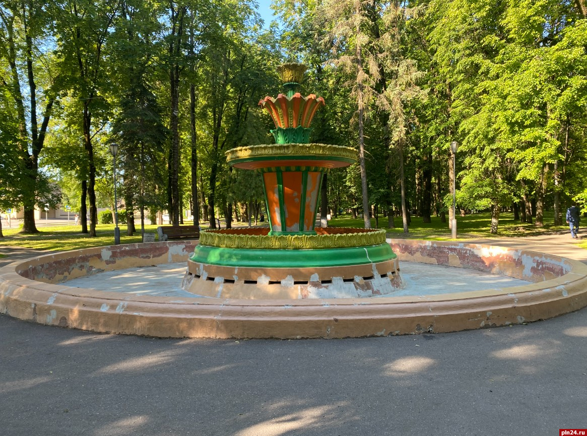 В Пскове приступили к ремонту фонтана в Ботаническом саду