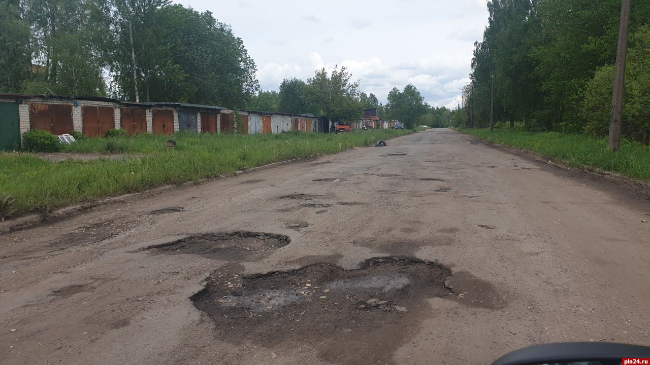 Псковичей возмутило состояние дороги на маршруте городского автобуса