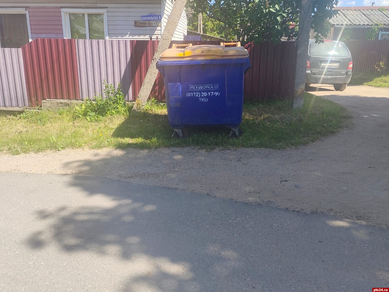 ЛДПР добилась установки мусорного контейнера в Себеже