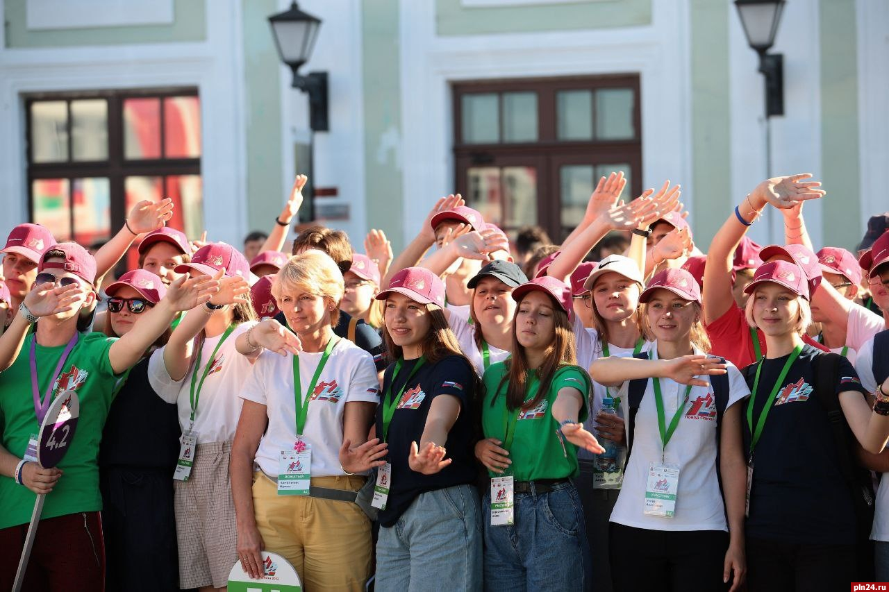 Около 200 старшеклассников из России и Белоруссии прибыли в Псков на «Поезде Памяти» 