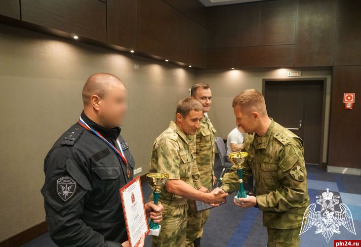 Псковские росгвардейцы победили в чемпионате по стрельбе из боевого оружия