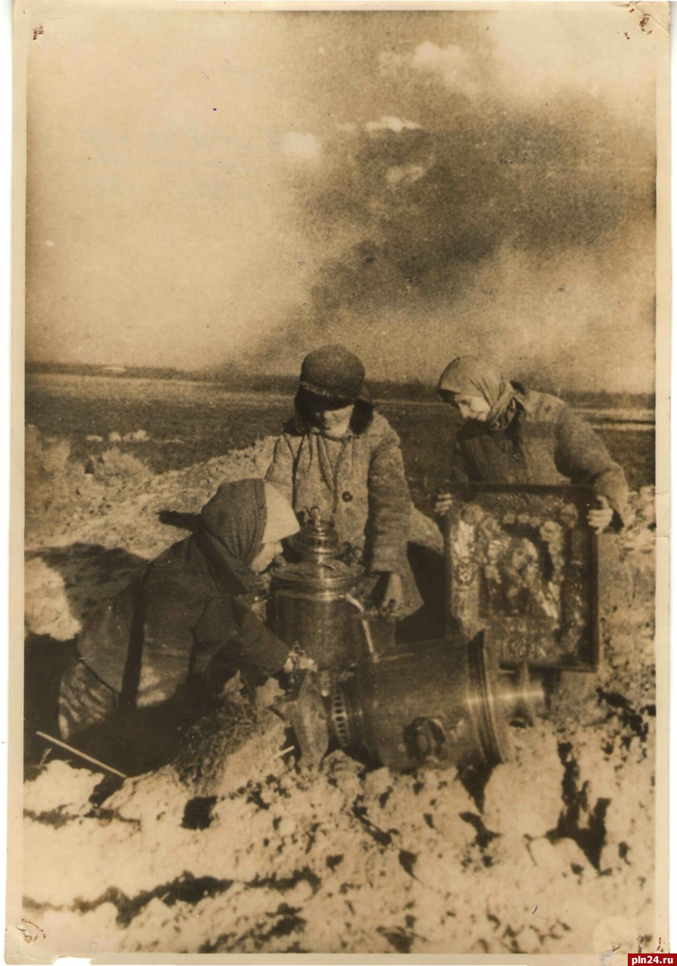 Постановочный фотоснимок времен Великой Отечественной войны опубликовали псковские архивисты