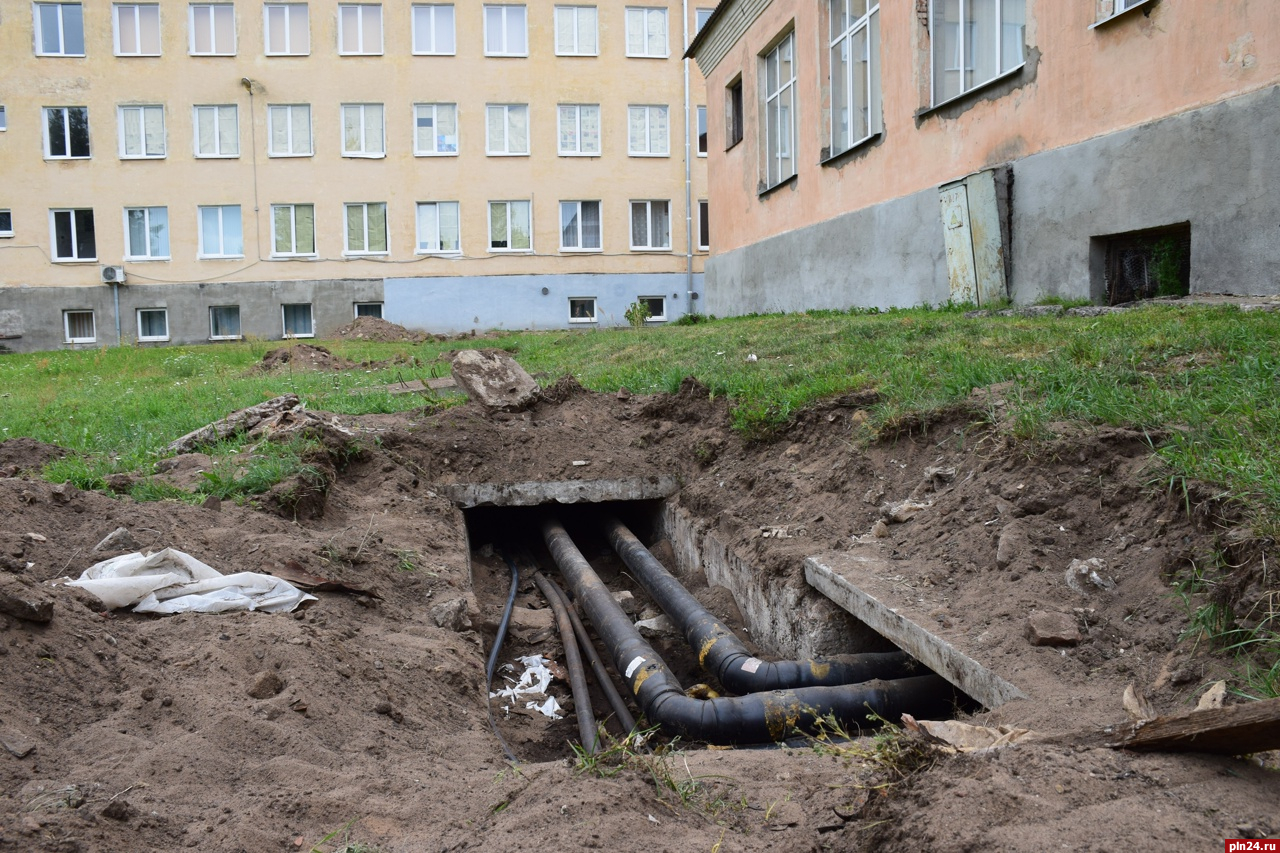 Горводоканал псков. Водопровод в школе. Трубы под землей. Город под землей. Псковский Горводоканал.