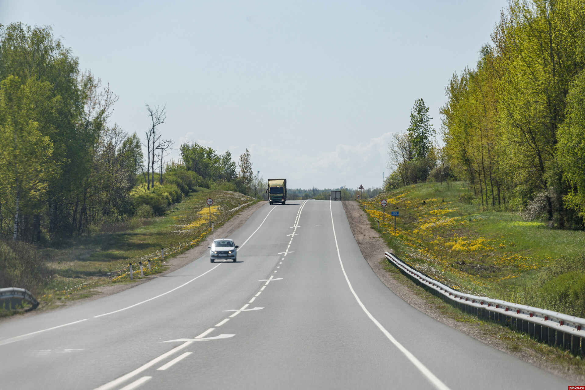 Скорость движения транспорта ограничат на трассе Р-23 в Псковской области
