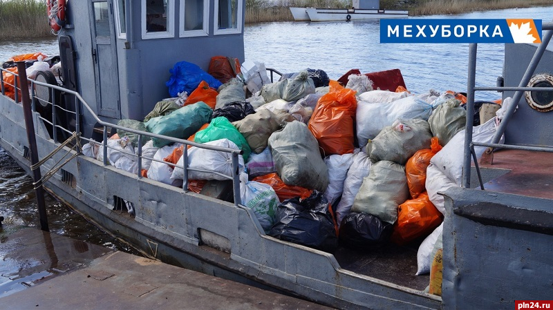 Почти 20 кубометров мусора вывезли с острова имени Залита