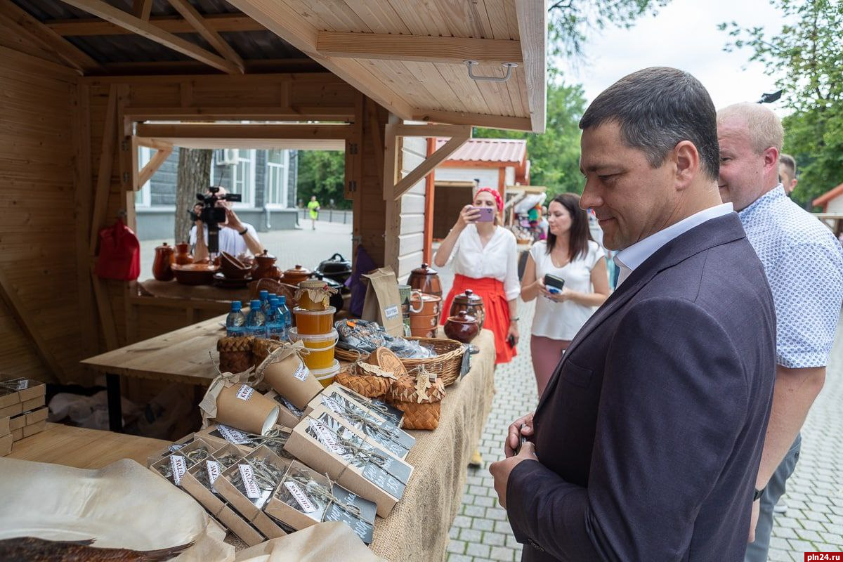 Более 40 тысяч человек трудятся в сфере торговли Псковской области – губернатор