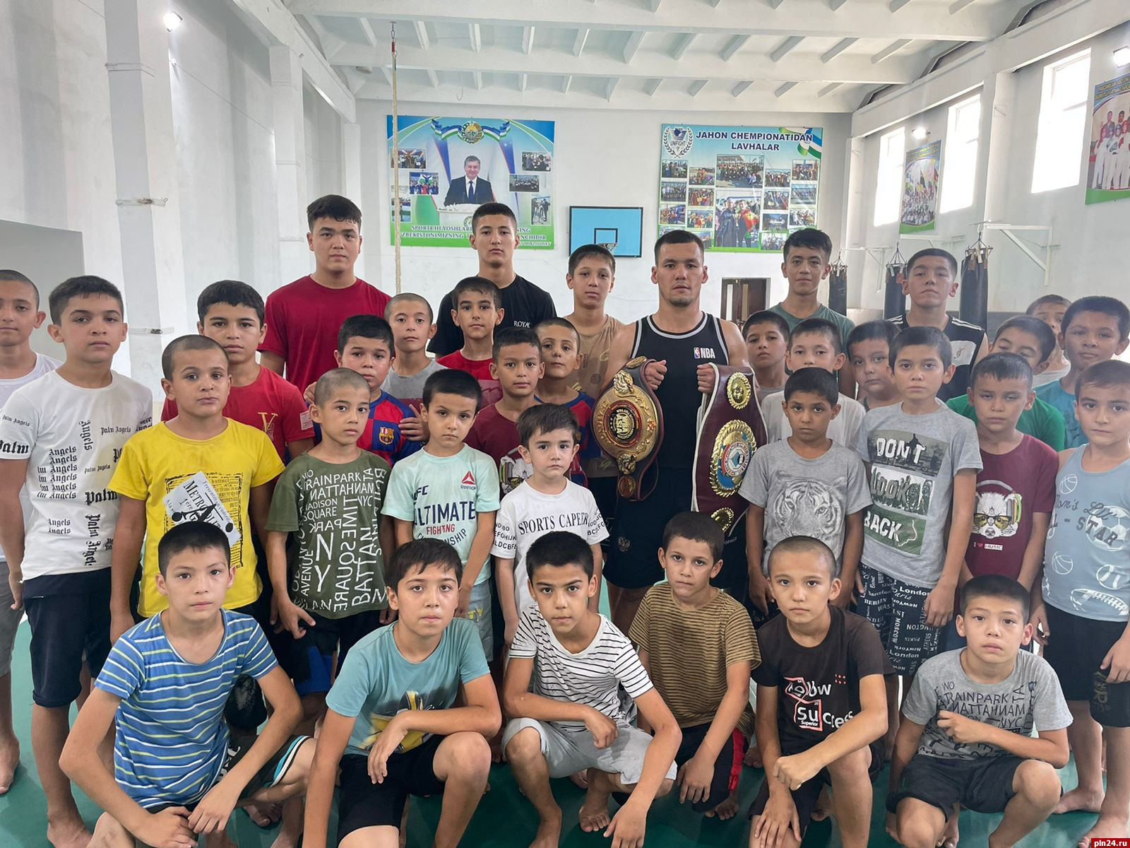Псковский боксер провел открытую тренировку в Узбекистане