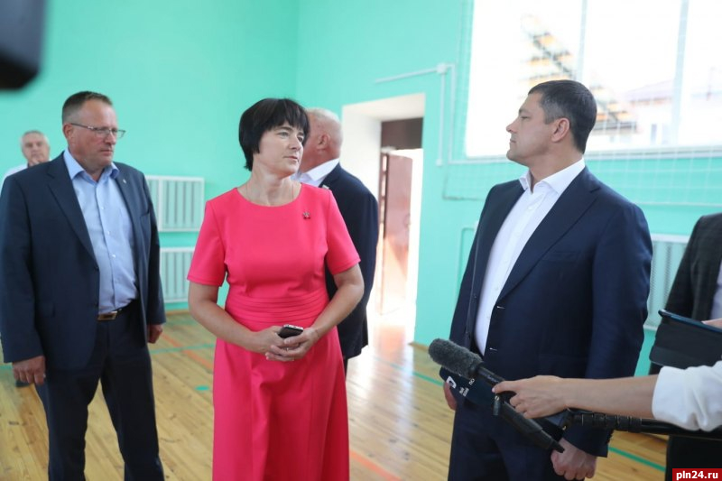 Власти Псковской области помогут с ремонтом спортплощадки Опочецкой школы №4