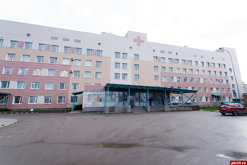 Названа средняя зарплата работников Псковской детской городской поликлиники