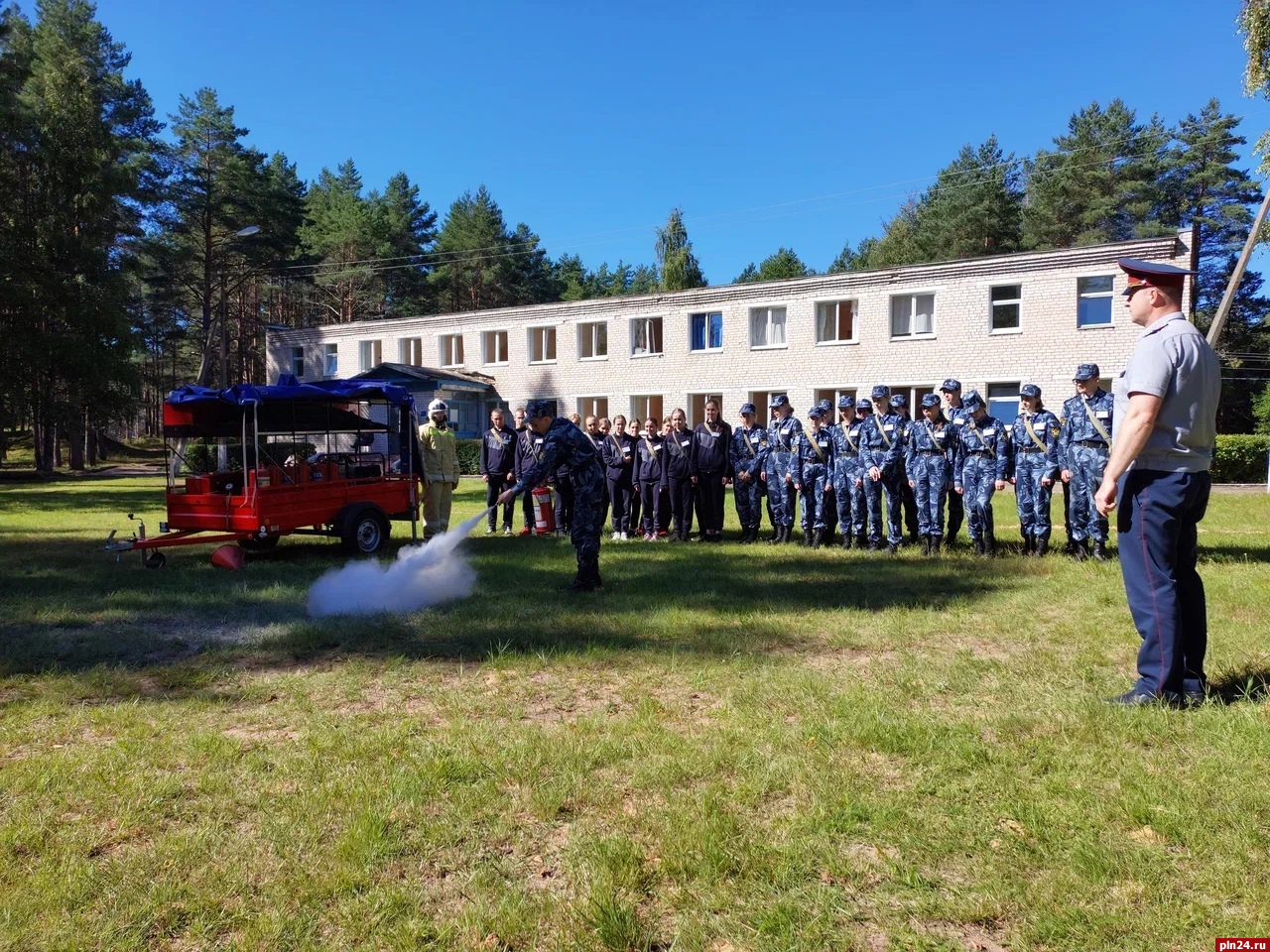 Регулярные противопожарные тренировки организуют для псковских курсантов