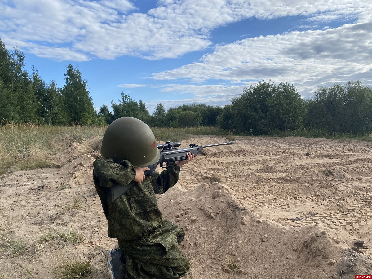 Спортивно-патриотические сборы для детей завершились на берегу Чудского озера