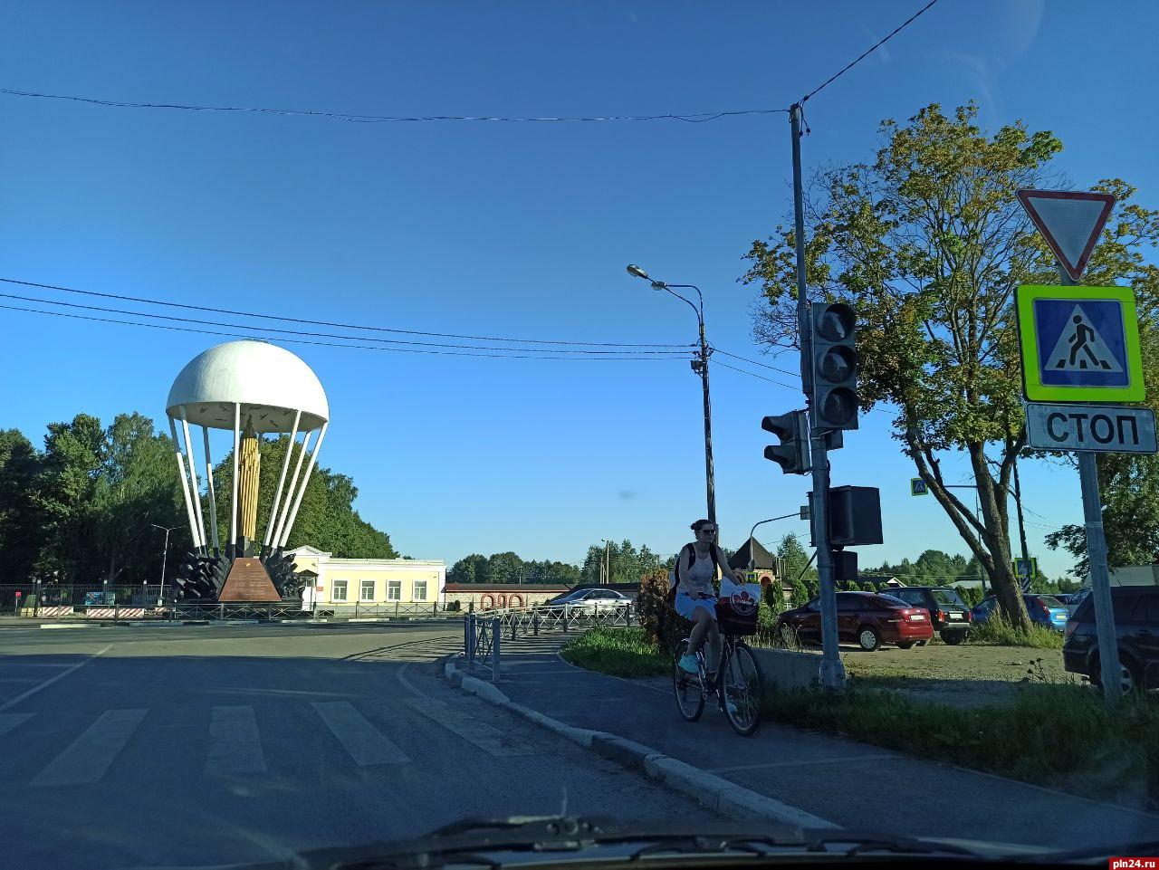 У памятника «Купол» в Черехе не работает светофор