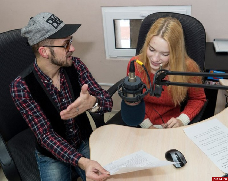 Псковских школьников приглашают озвучить аудиокниги для незрячих и слабовидящих детей