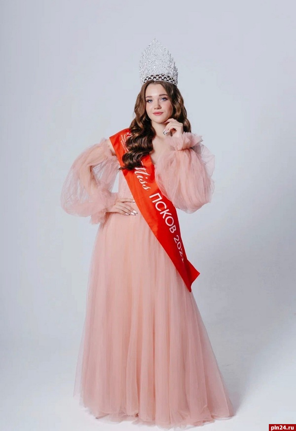 Обладательница титула «Мисс Псков - 2021» приняла участие в фотосессии
