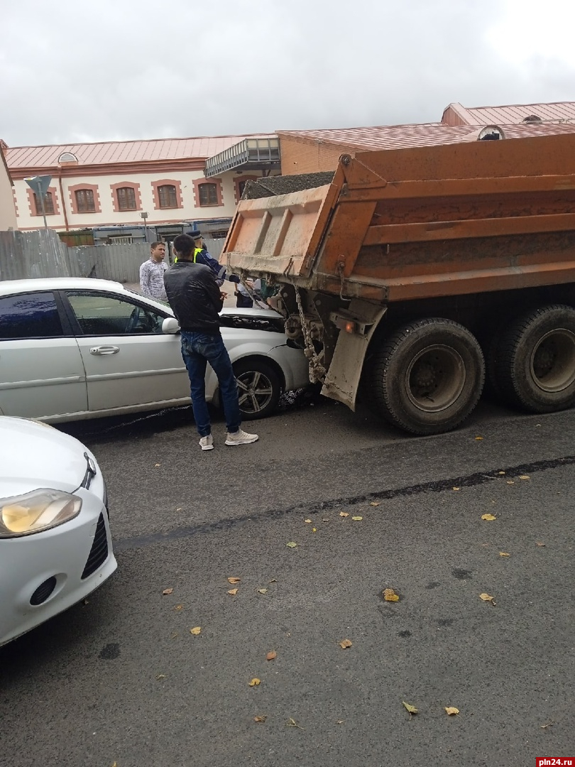 День знаний для псковских водителей закончился дорожными авариями. ВИДЕО
