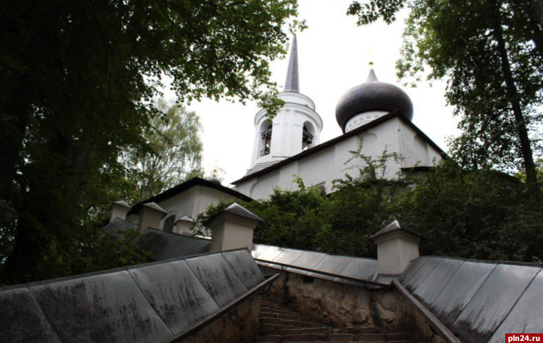 Подъем к Успенской церкви в Пушкинских Горах сделают доступным для маломобильных граждан