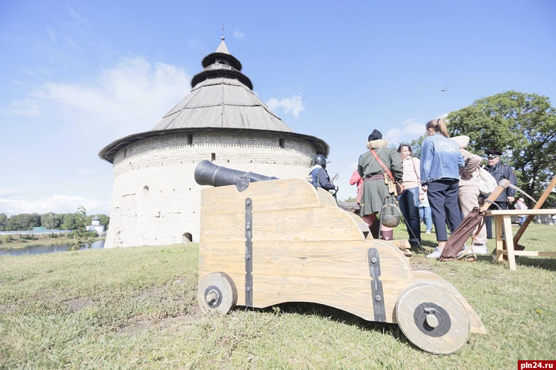 Исторический праздник «Воевода Шуйский» стартовал у стен Покровской башни Пскова