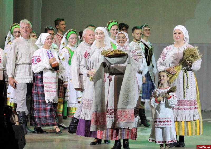 Более 200 артистов из Витебской области выступили на концерте в Пскове