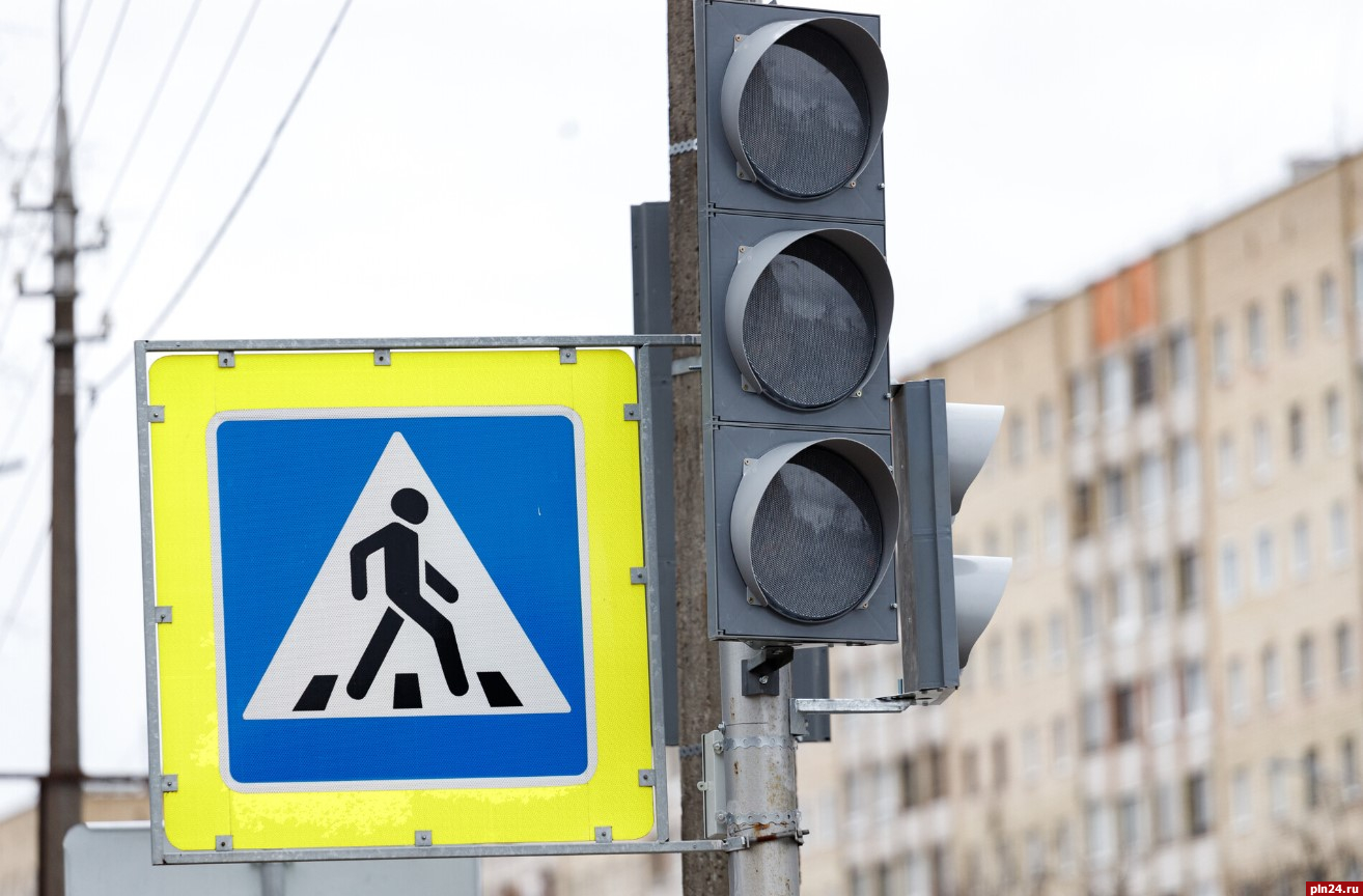 Новые светофоры появятся на двух проспектах в Пскове