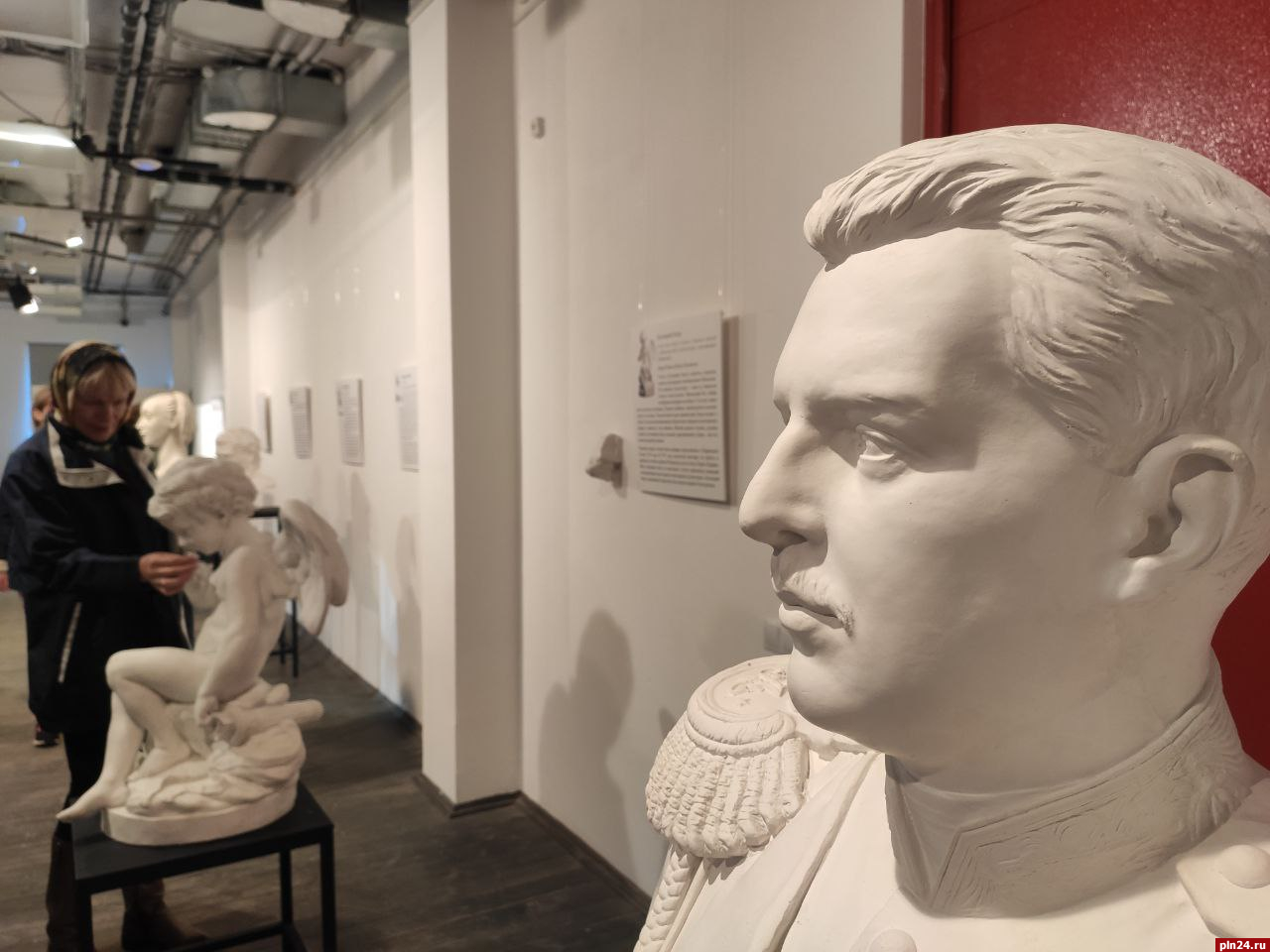 Тактильная выставка скульптур открылась в псковской галерее «Цех»