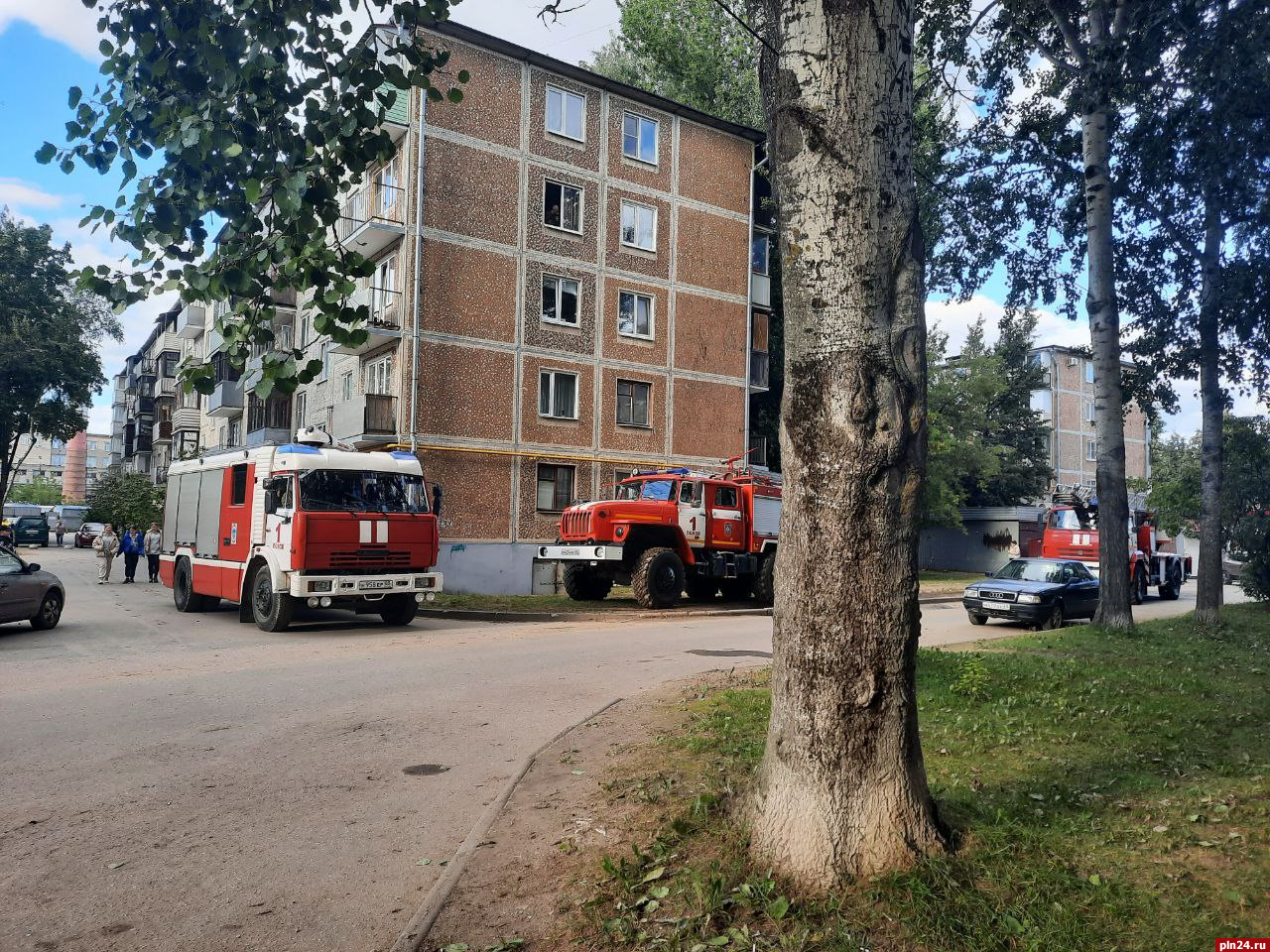 Задымление произошло в подъезде дома на улице Народной в Пскове