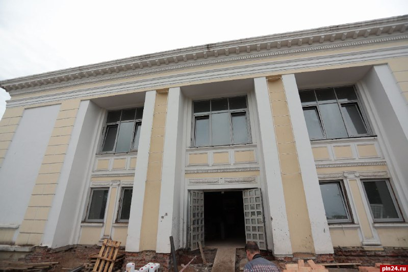 Здание бывшего кинотеатра «Октябрь» в Пскове стоит не на месте — Светлана Мельникова