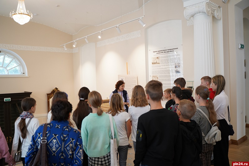 45 школьных групп посетили объекты Псковского музея-заповедника за день