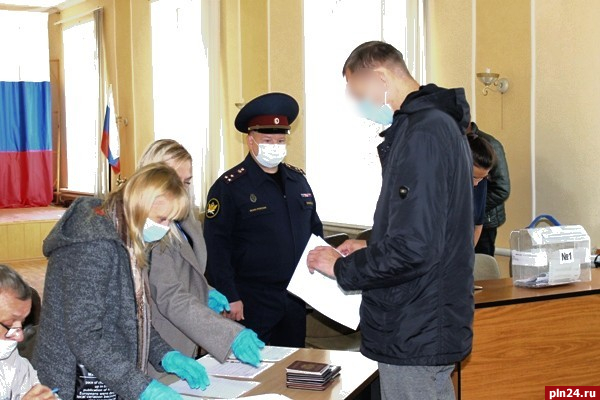 Почти 80 человек проголосовали в СИЗО за кандидатов в депутаты Псковской гордумы