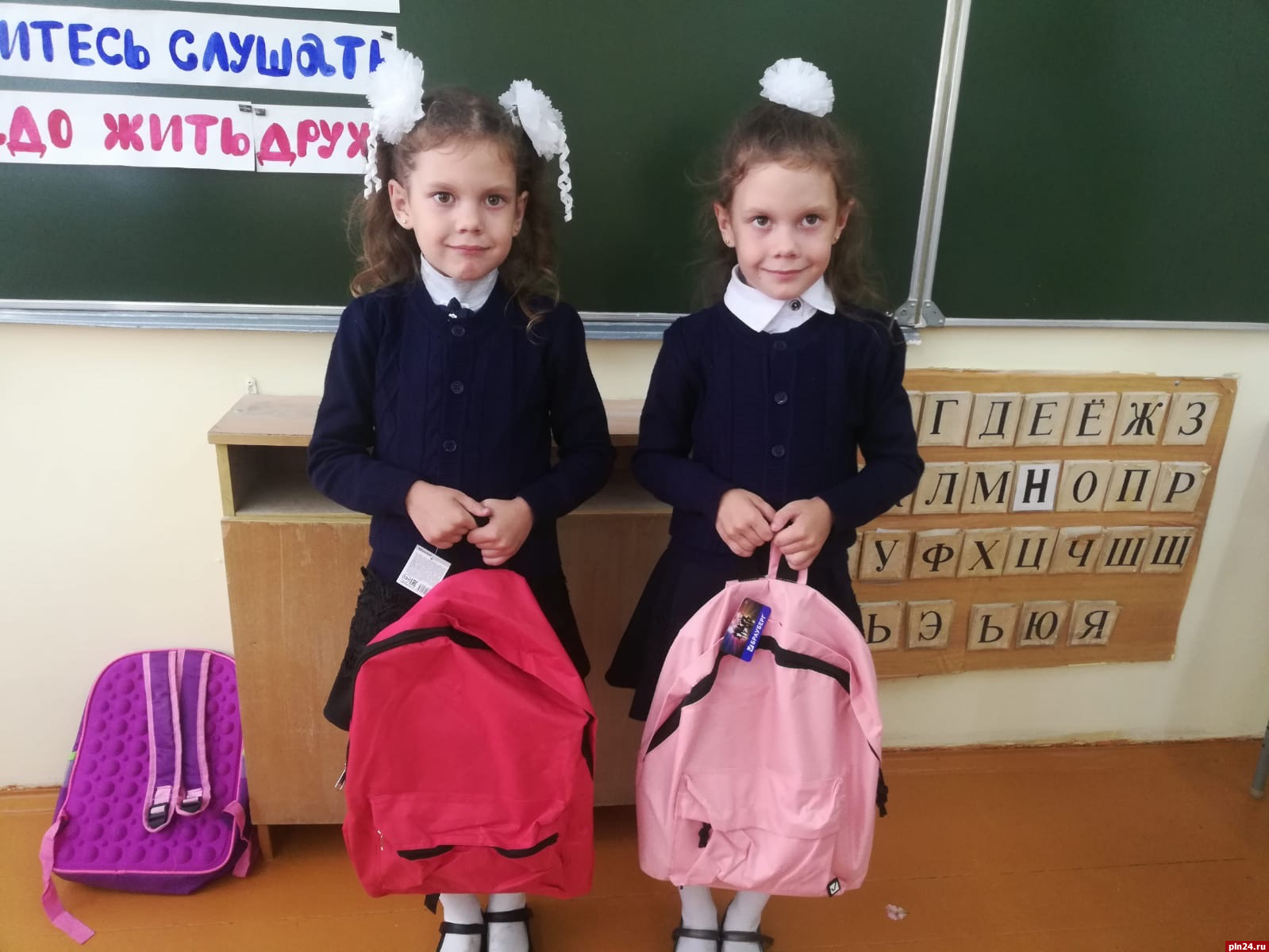 Почти 700 детей подготовил к школе Детский фонд в Псковской области