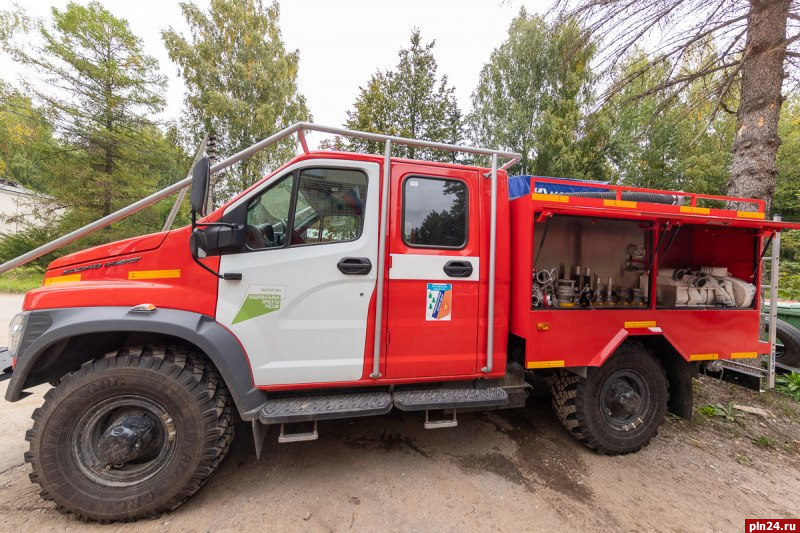 Новая спецтехника поступила в псковский противопожарный лесной центр