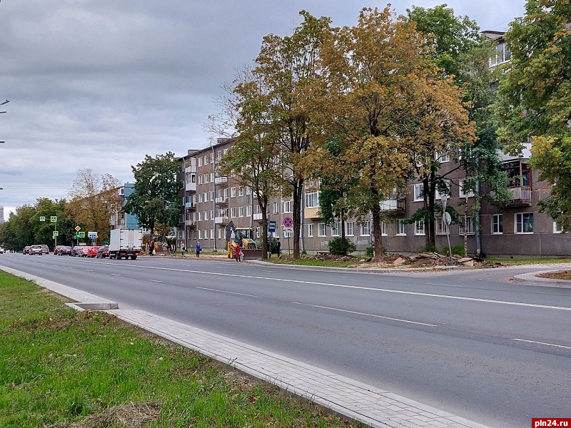 Ремонт тротуаров начали на улице Коммунальной в Пскове