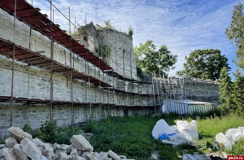 Ансамбль Порховской крепости отреставрируют до конца марта 2025 года