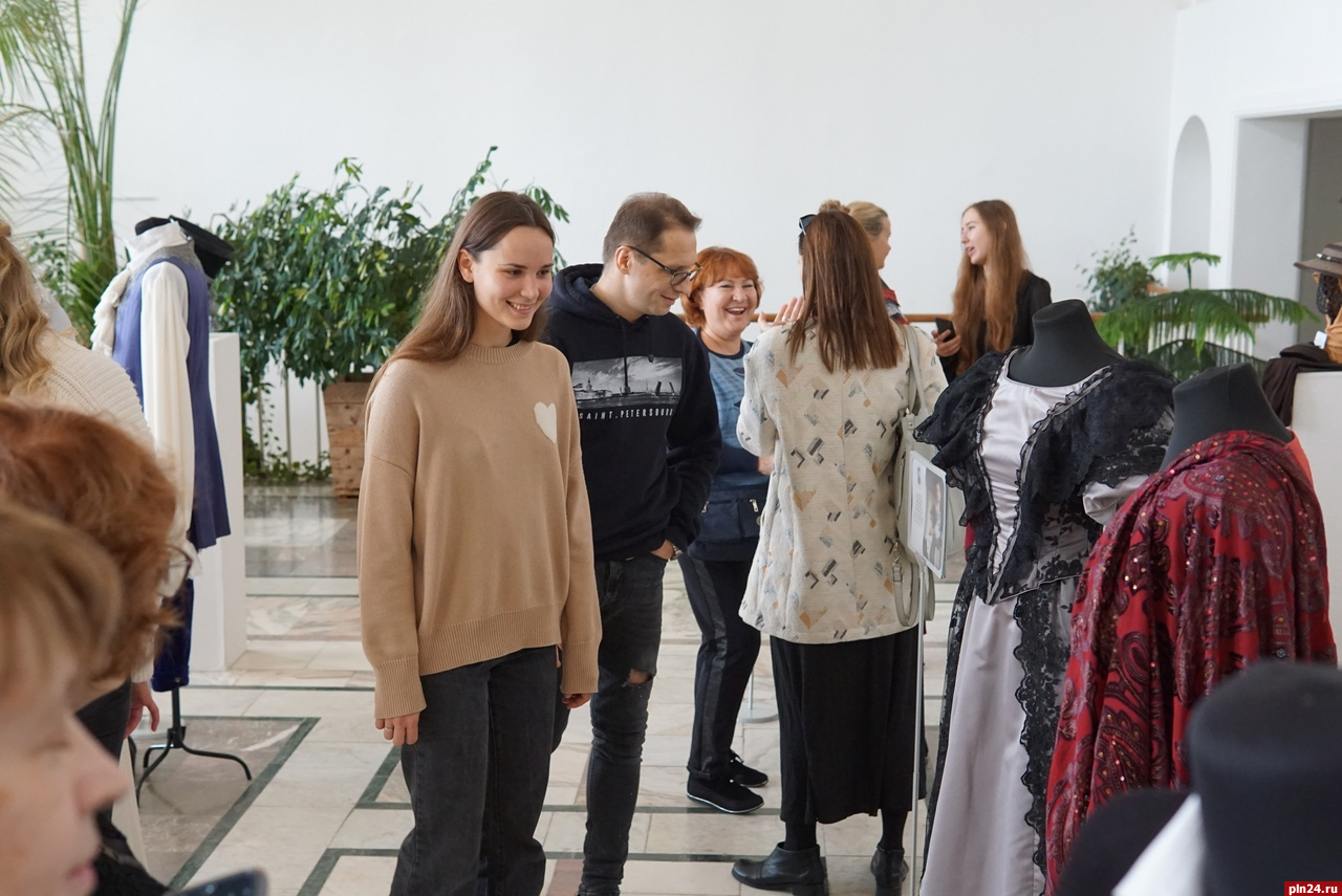 «Играющее» платье можно увидеть на выставке в «Михайловском»