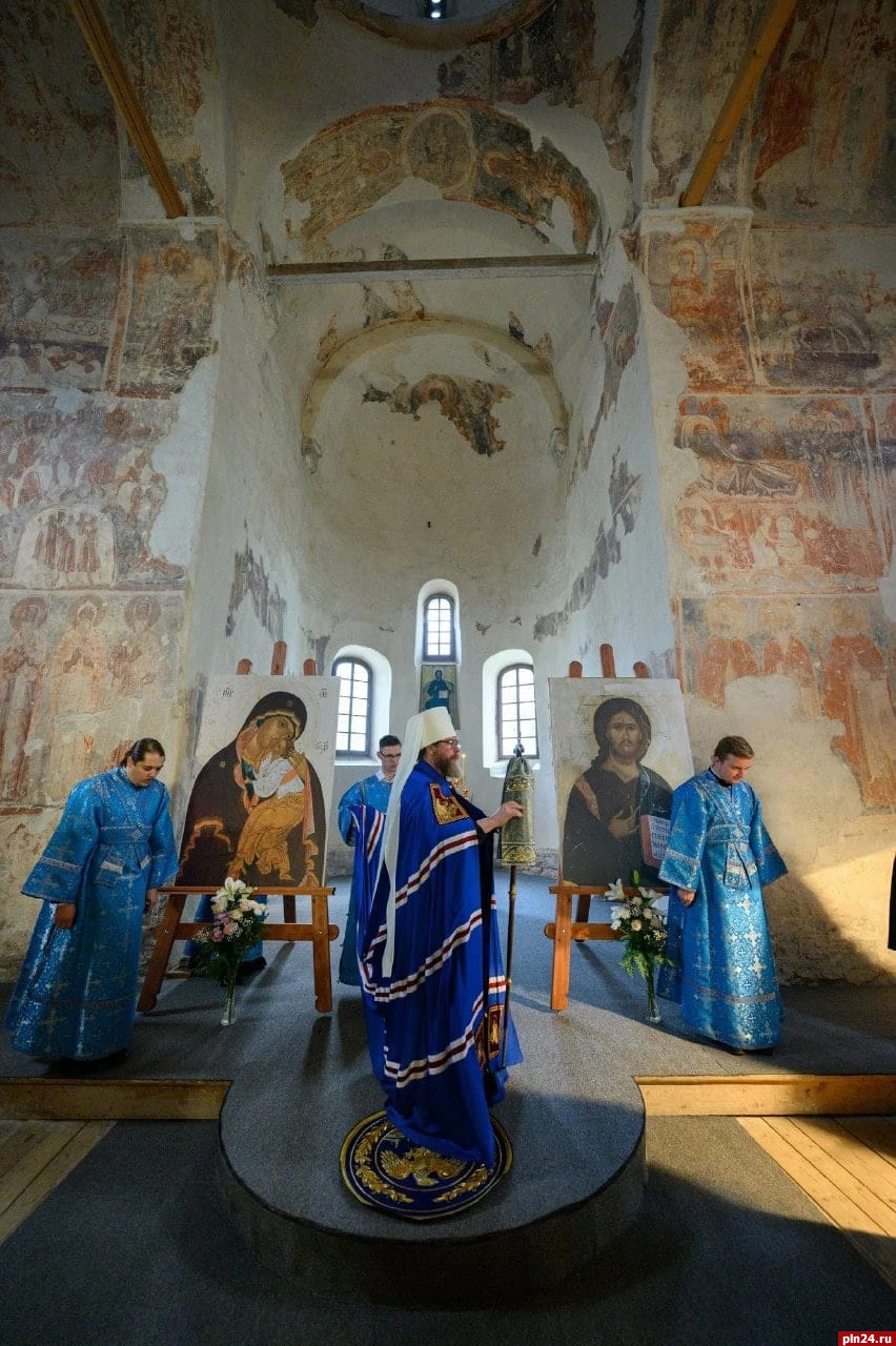 Митрополит Тихон отслужил праздничную литургию в Снетогорском монастыре